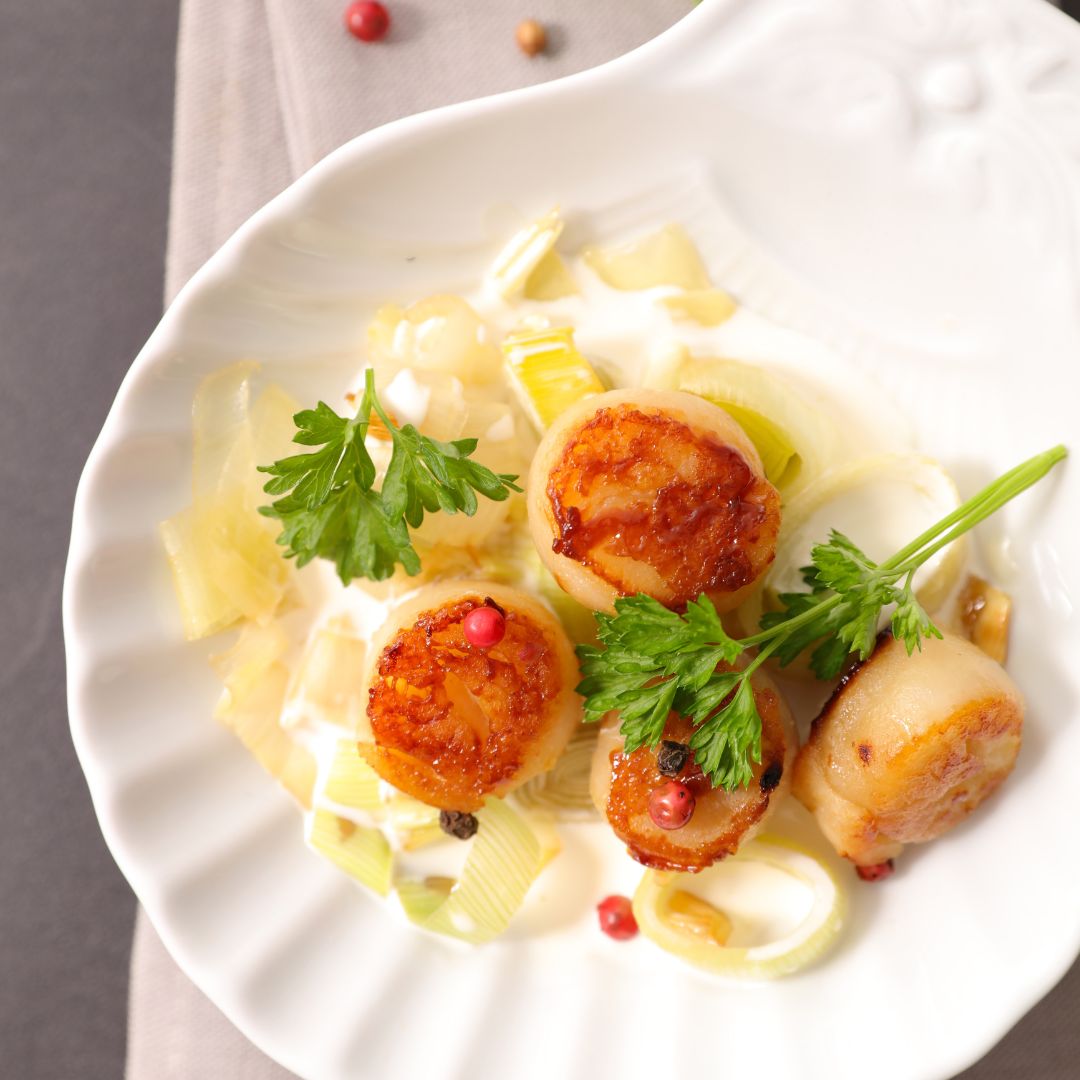 Saint-Jacques, poireaux, beurre blanc citronné